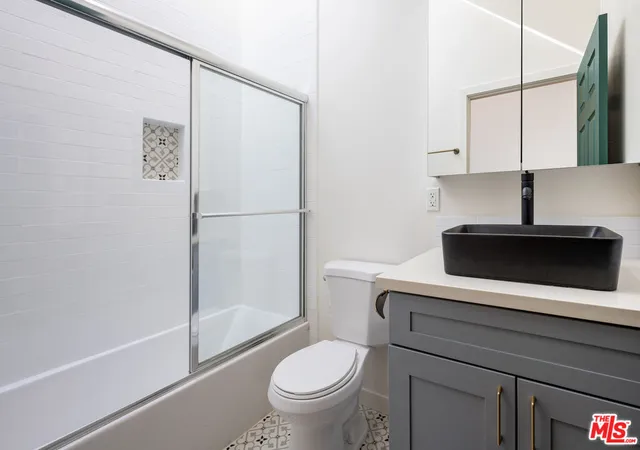 $3,250 | 6461 Whitman Avenue, Lake Balboa, CA 91406