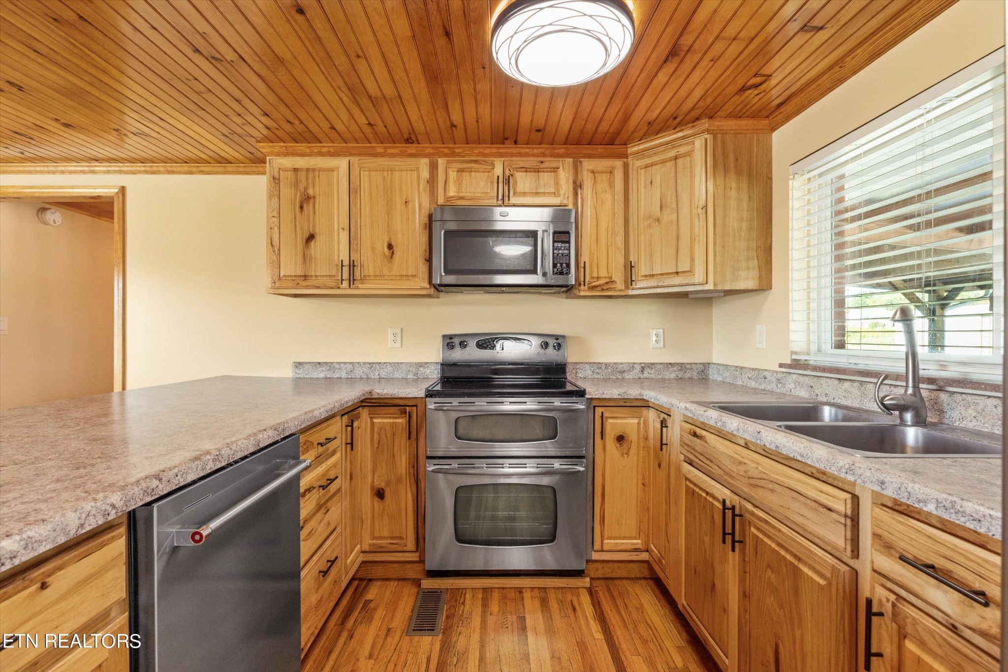 9821 East Emory Road Corryton, TN 37721 - Photo 13 of 42
