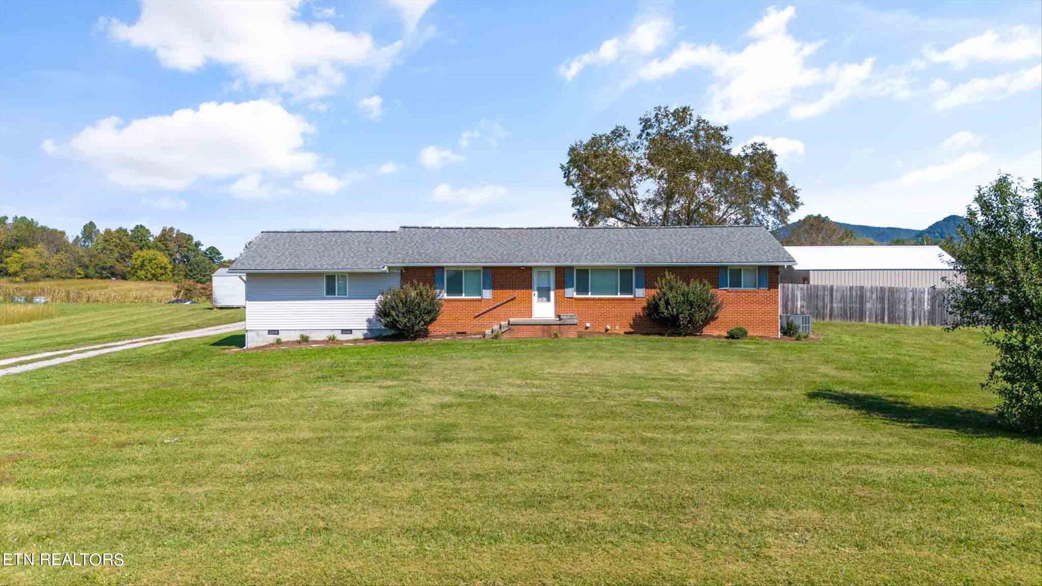 9821 East Emory Road Corryton, TN 37721 - Photo 2 of 42