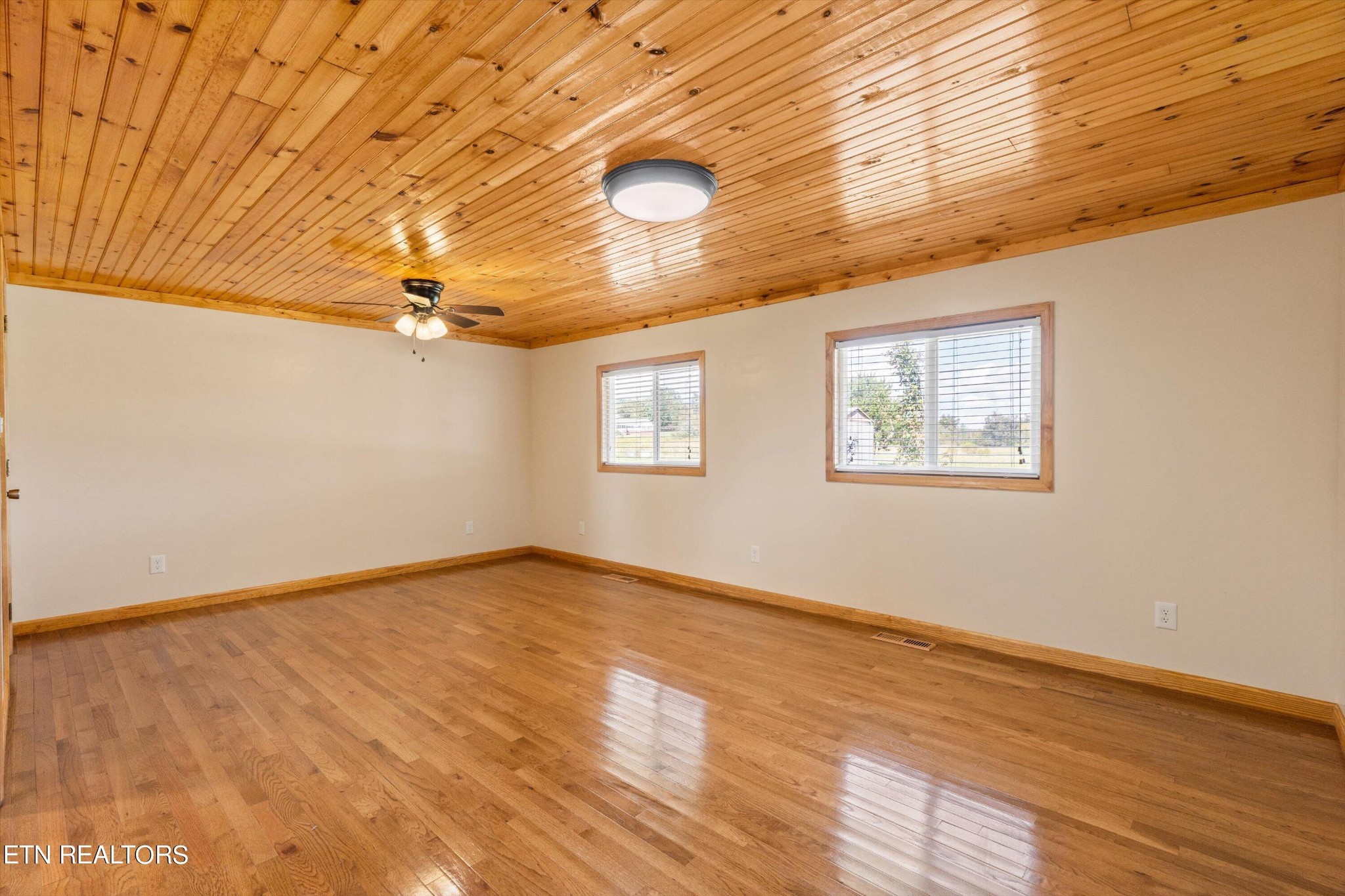 9821 East Emory Road Corryton, TN 37721 - Photo 22 of 42