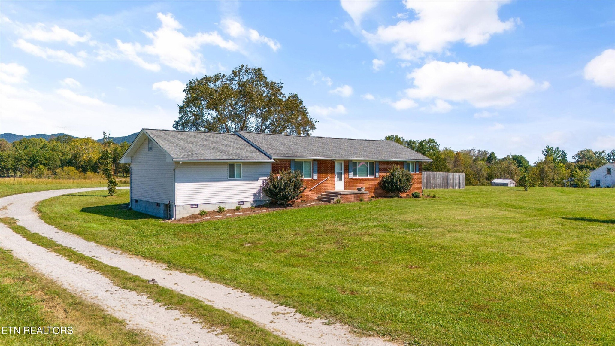 9821 East Emory Road Corryton, TN 37721 - Photo 3 of 42