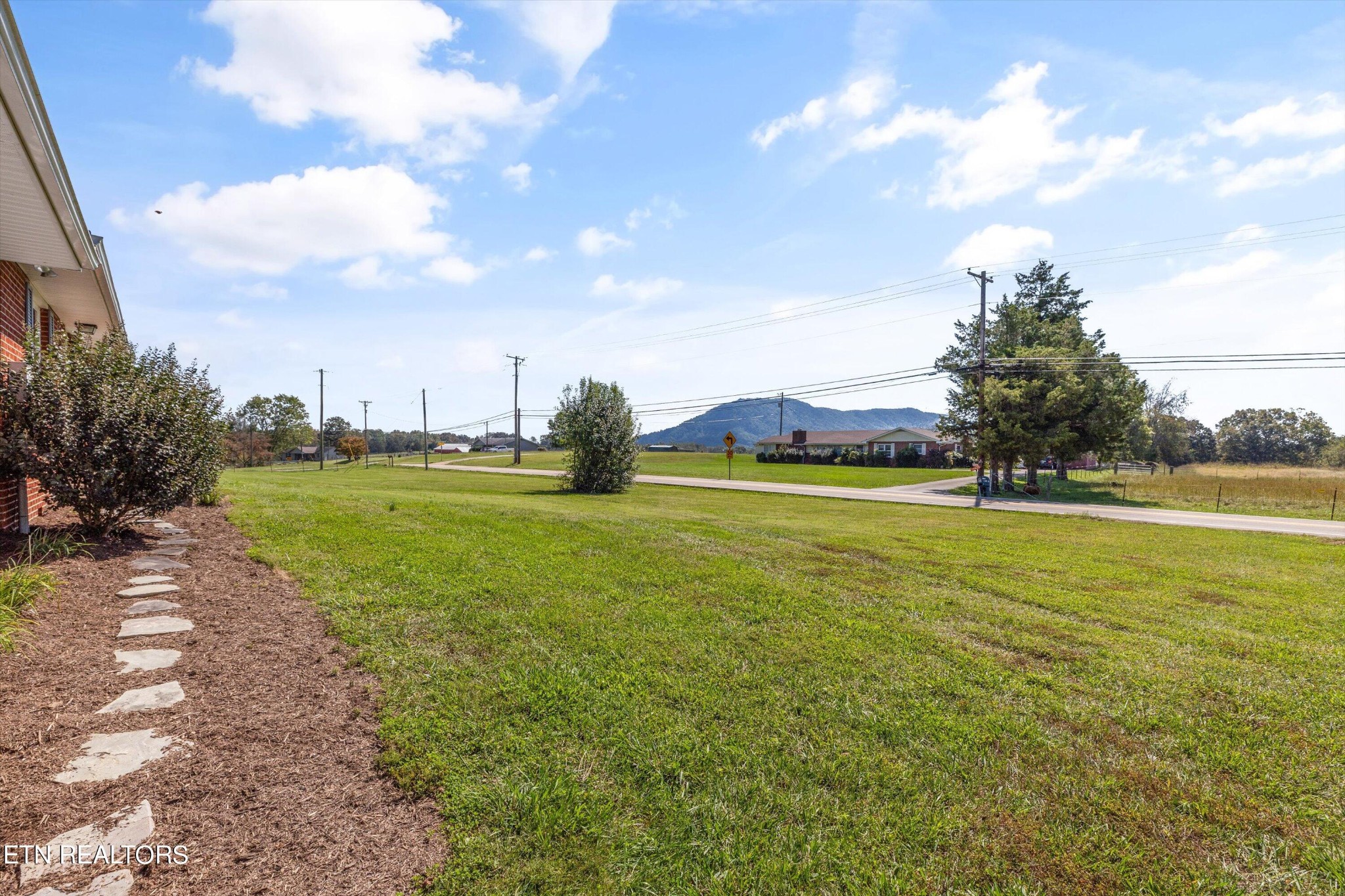 9821 East Emory Road Corryton, TN 37721 - Photo 4 of 42