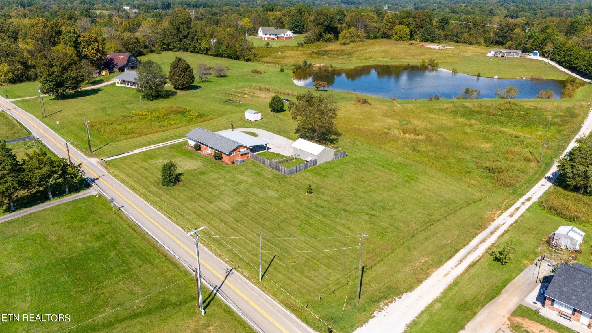 9821 East Emory Road Corryton, TN 37721 - Photo 5 of 42
