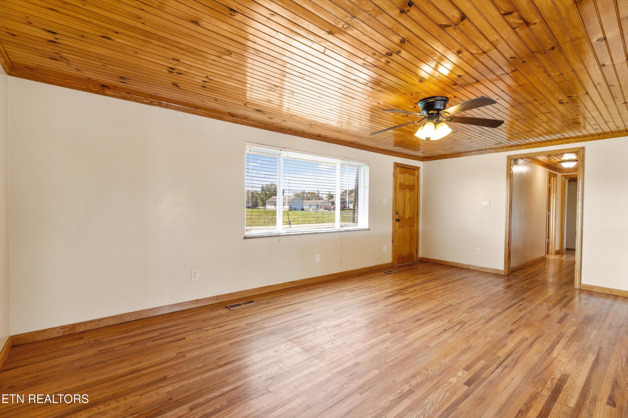 9821 East Emory Road Corryton, TN 37721 - Photo 10 of 42