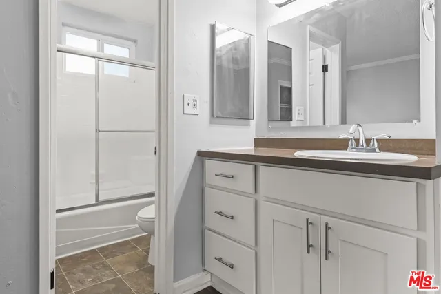 $1,895 | 5555 Carlton Way, Unit 12, Los Angeles, CA 90028