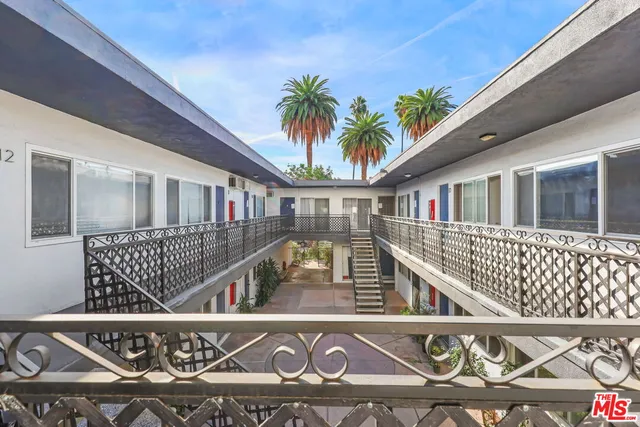 $1,895 | 5555 Carlton Way, Unit 12, Los Angeles, CA 90028