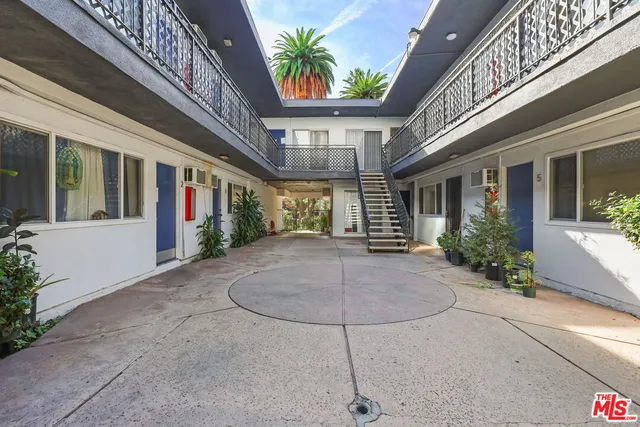 $1,895 | 5555 Carlton Way, Unit 12, Los Angeles, CA 90028