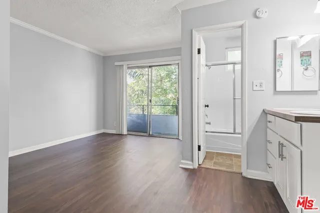 $1,895 | 5555 Carlton Way, Unit 12, Los Angeles, CA 90028