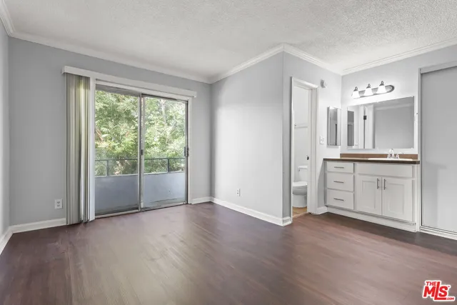 $1,895 | 5555 Carlton Way, Unit 12, Los Angeles, CA 90028