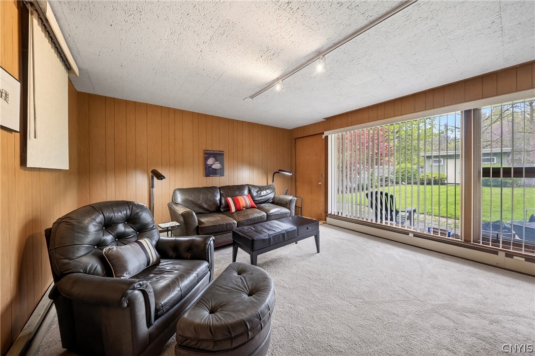 327 Kimber Road Syracuse, NY 13214 - Photo 25 of 44