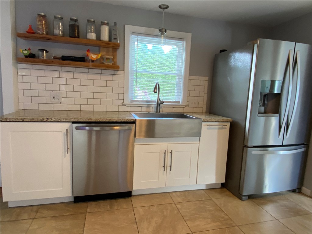 37 Park Forest Road Cranston, RI 02920 - Photo 6 of 26 Gallery Image 6