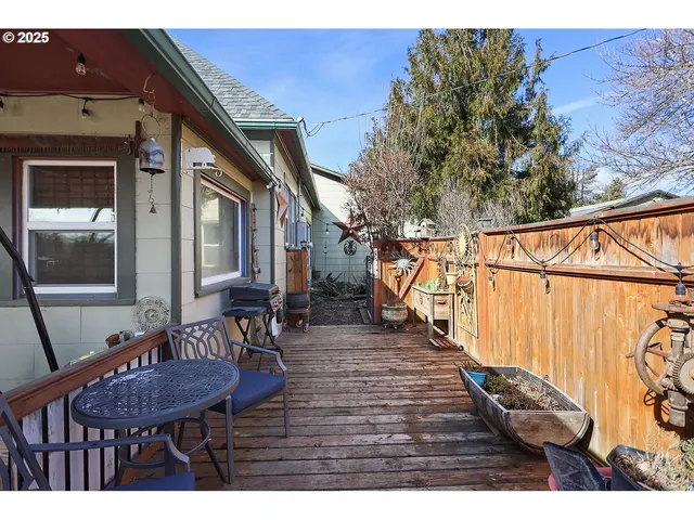 $399,000 | 552 Williams Street, Dufur, OR 97021