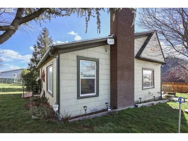 $399,000 | 552 Williams Street, Dufur, OR 97021