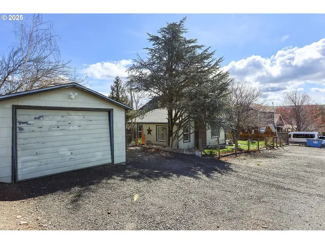 $399,000 | 552 Williams Street, Dufur, OR 97021