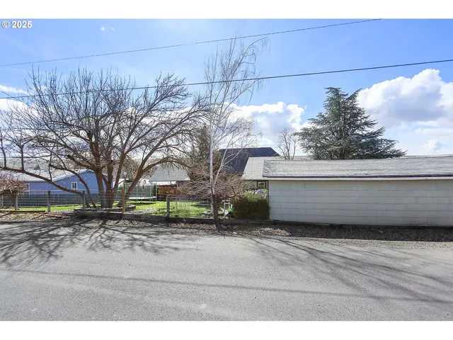 $399,000 | 552 Williams Street, Dufur, OR 97021