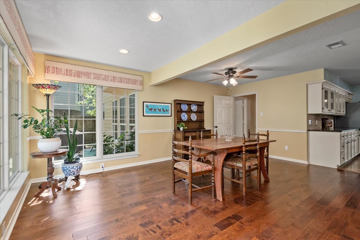 10 Cape Chestnut Drive Spring, TX 77381 - Photo 14 of 39