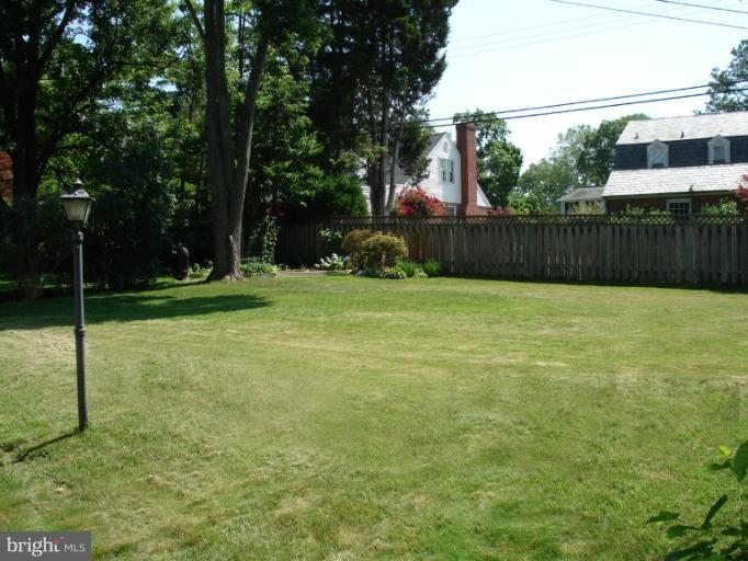 613 Piccadilly Road Towson, MD 21204 - Photo 13 of 25 Exterior (Rear)