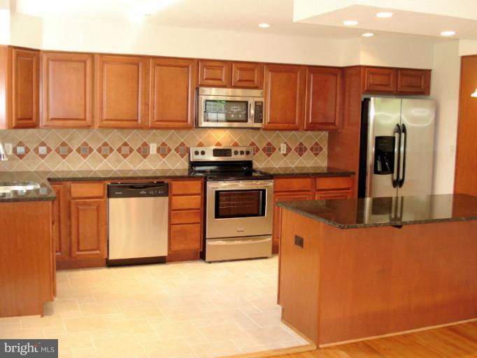 613 Piccadilly Road Towson, MD 21204 - Photo 15 of 25 Kitchen