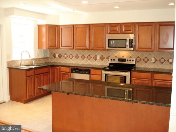 613 Piccadilly Road Towson, MD 21204 - Photo 16 of 25 Kitchen