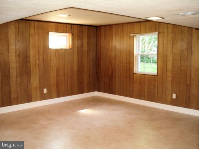 613 Piccadilly Road Towson, MD 21204 - Photo 17 of 25 Family Room