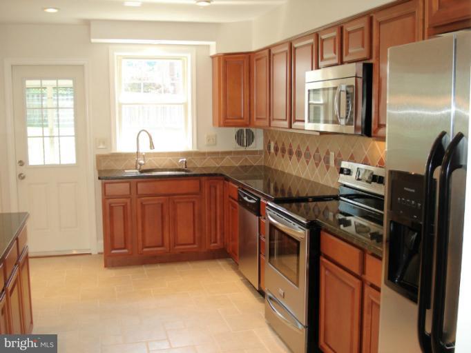 613 Piccadilly Road Towson, MD 21204 - Photo 19 of 25 Kitchen