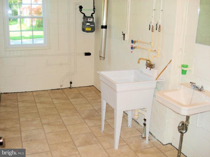 613 Piccadilly Road Towson, MD 21204 - Photo 6 of 25 Interior (General)