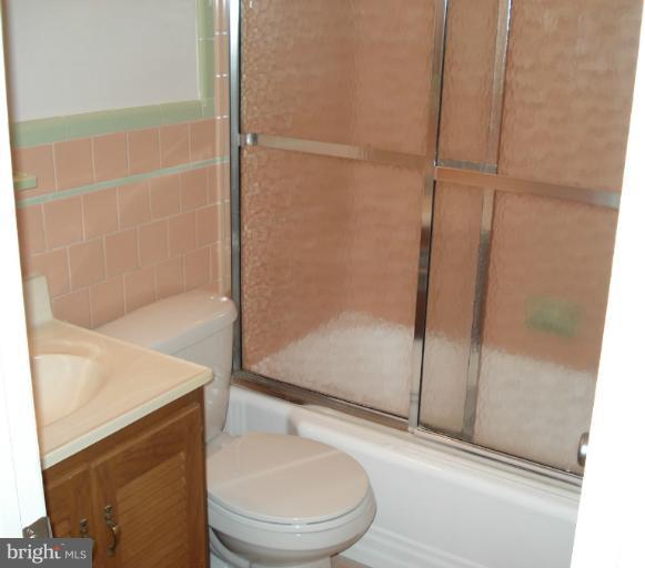613 Piccadilly Road Towson, MD 21204 - Photo 8 of 25 Bath
