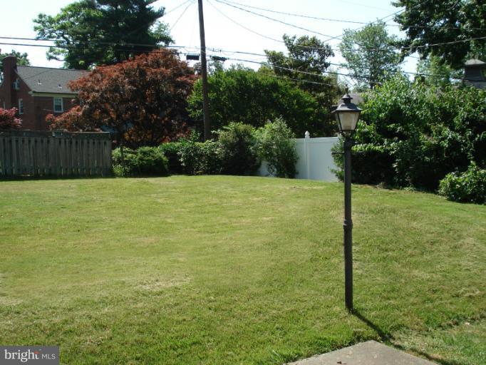 613 Piccadilly Road Towson, MD 21204 - Photo 10 of 25 Exterior (Rear)