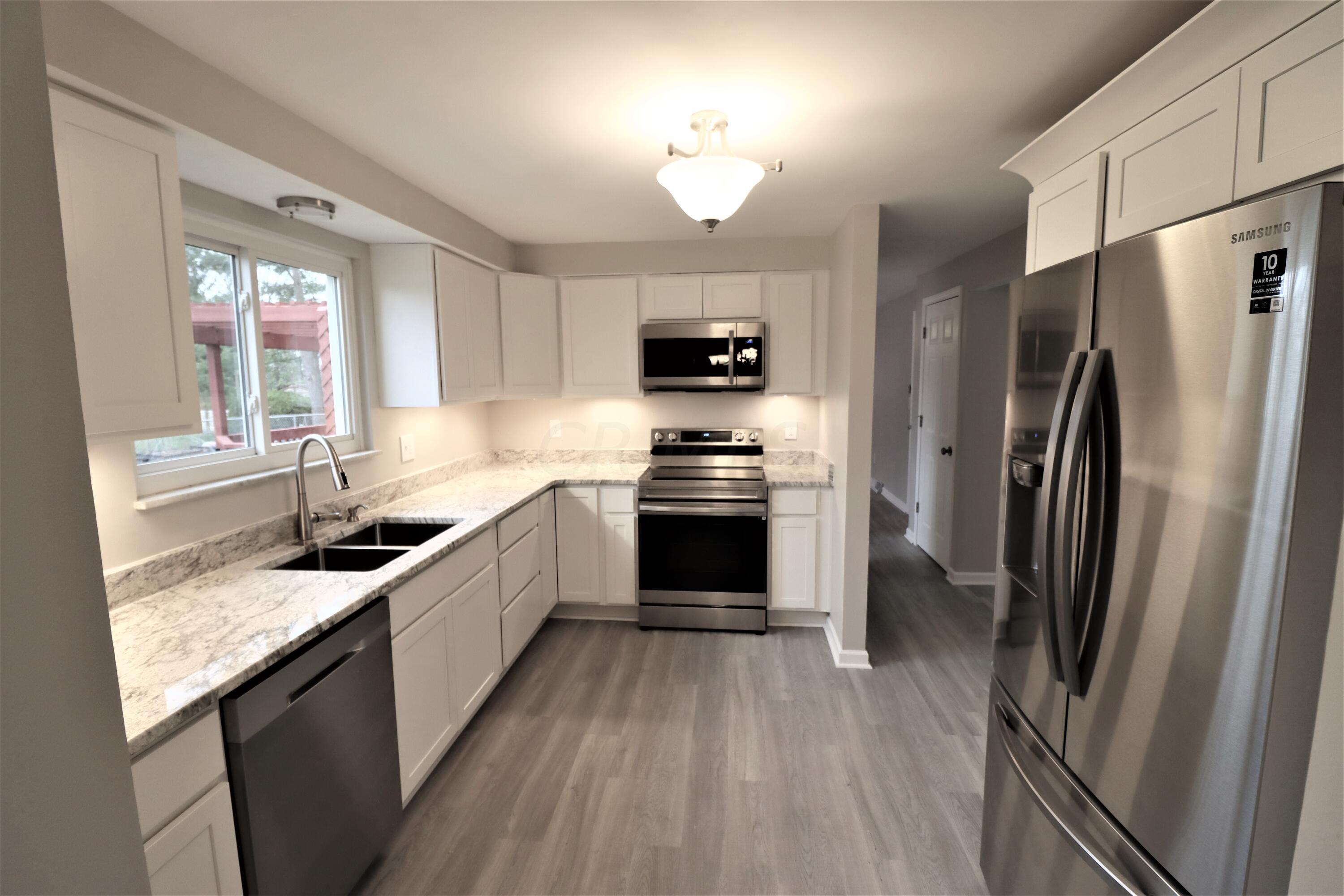 823 Ronson Avenue Gahanna, OH 43230 - Photo 3 of 37 Kitchen