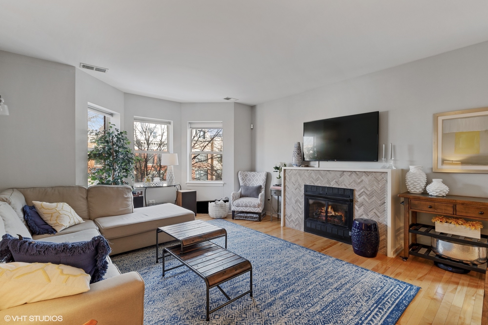 1016 South Racine Avenue, Unit 301 Chicago, IL 60607 - Photo 3 of 25