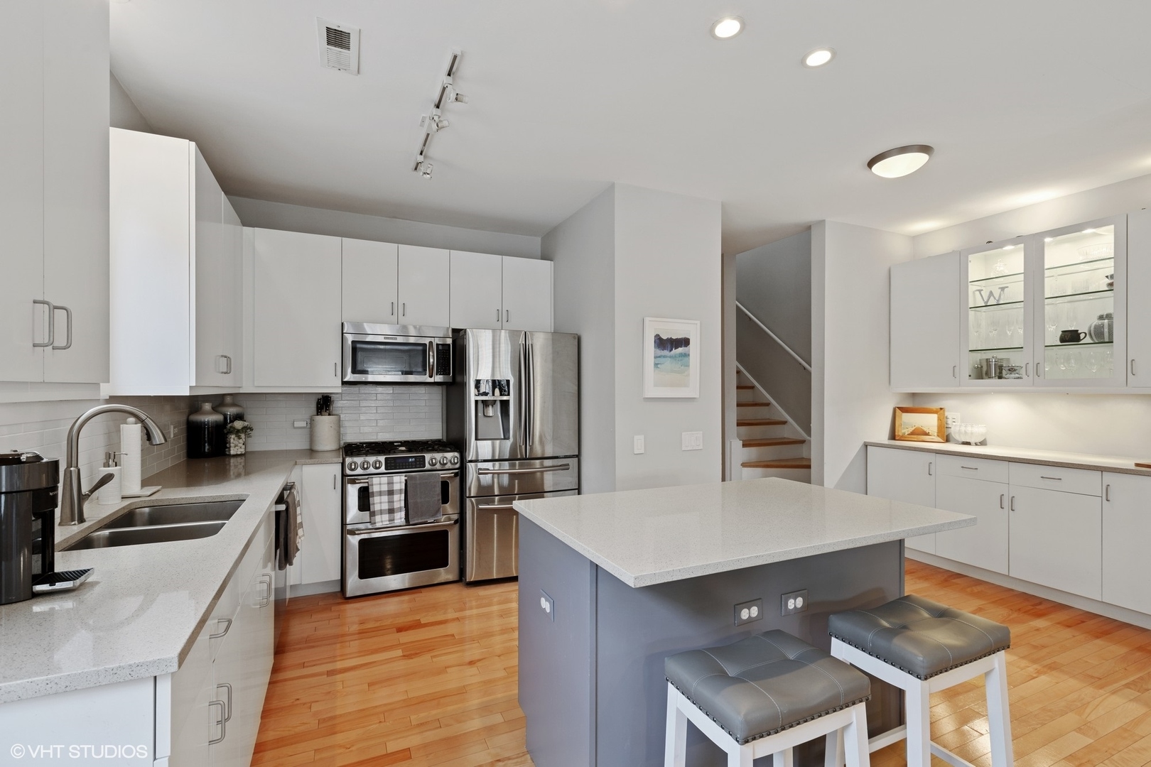 1016 South Racine Avenue, Unit 301 Chicago, IL 60607 - Photo 7 of 25