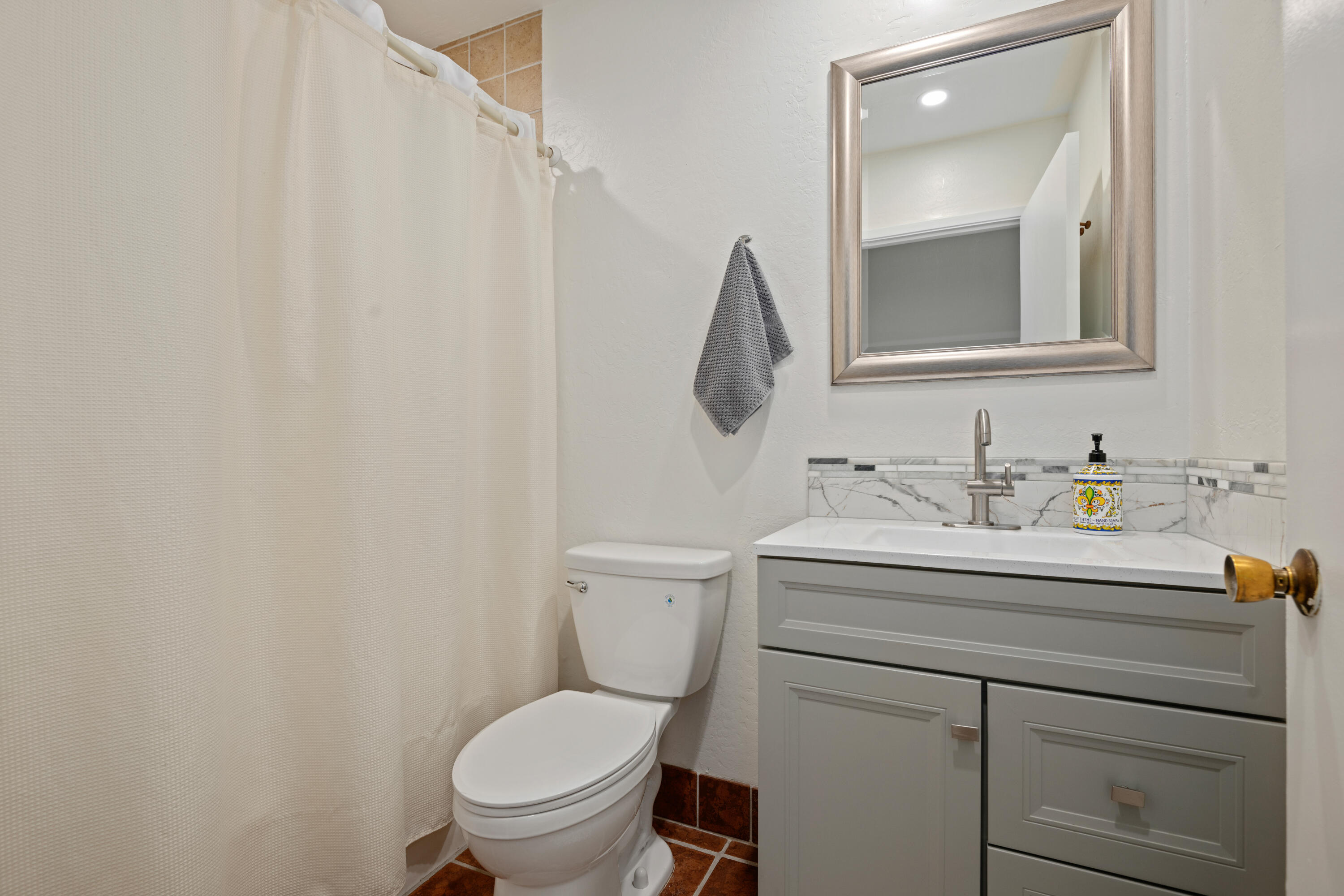 4617 9th Street Carpinteria, CA 93013 - Photo 15 of 19 Guest Bathroom