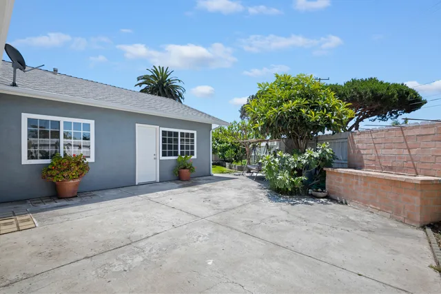 $1,300,000 | 4617 9th Street, Carpinteria, CA 93013