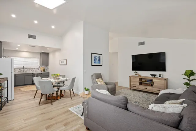 $1,300,000 | 4617 9th Street, Carpinteria, CA 93013