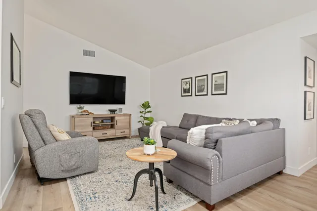 $1,300,000 | 4617 9th Street, Carpinteria, CA 93013