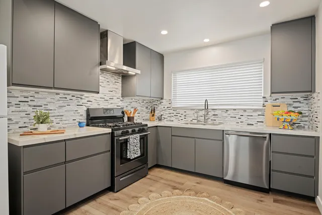 $1,300,000 | 4617 9th Street, Carpinteria, CA 93013