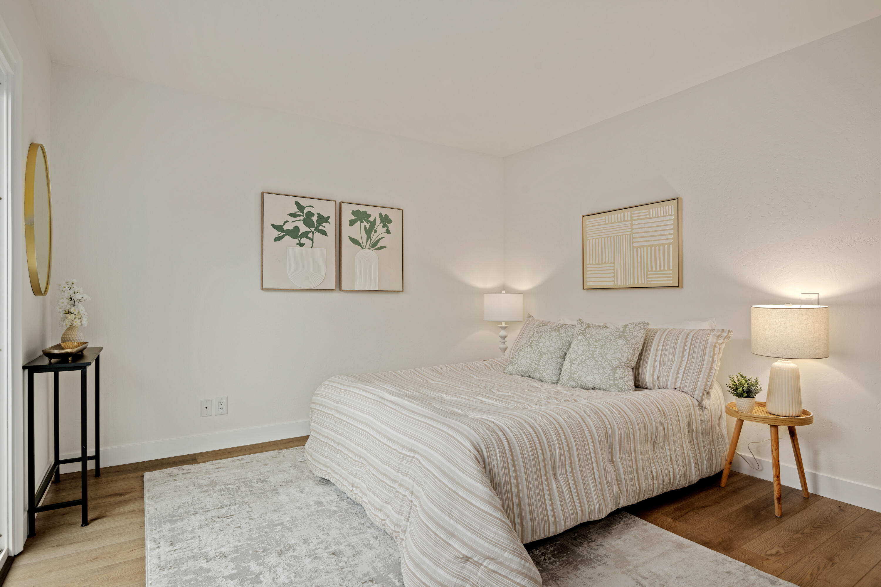 4617 9th Street Carpinteria, CA 93013 - Photo 10 of 19 Primary Bedroom w/ sliding door