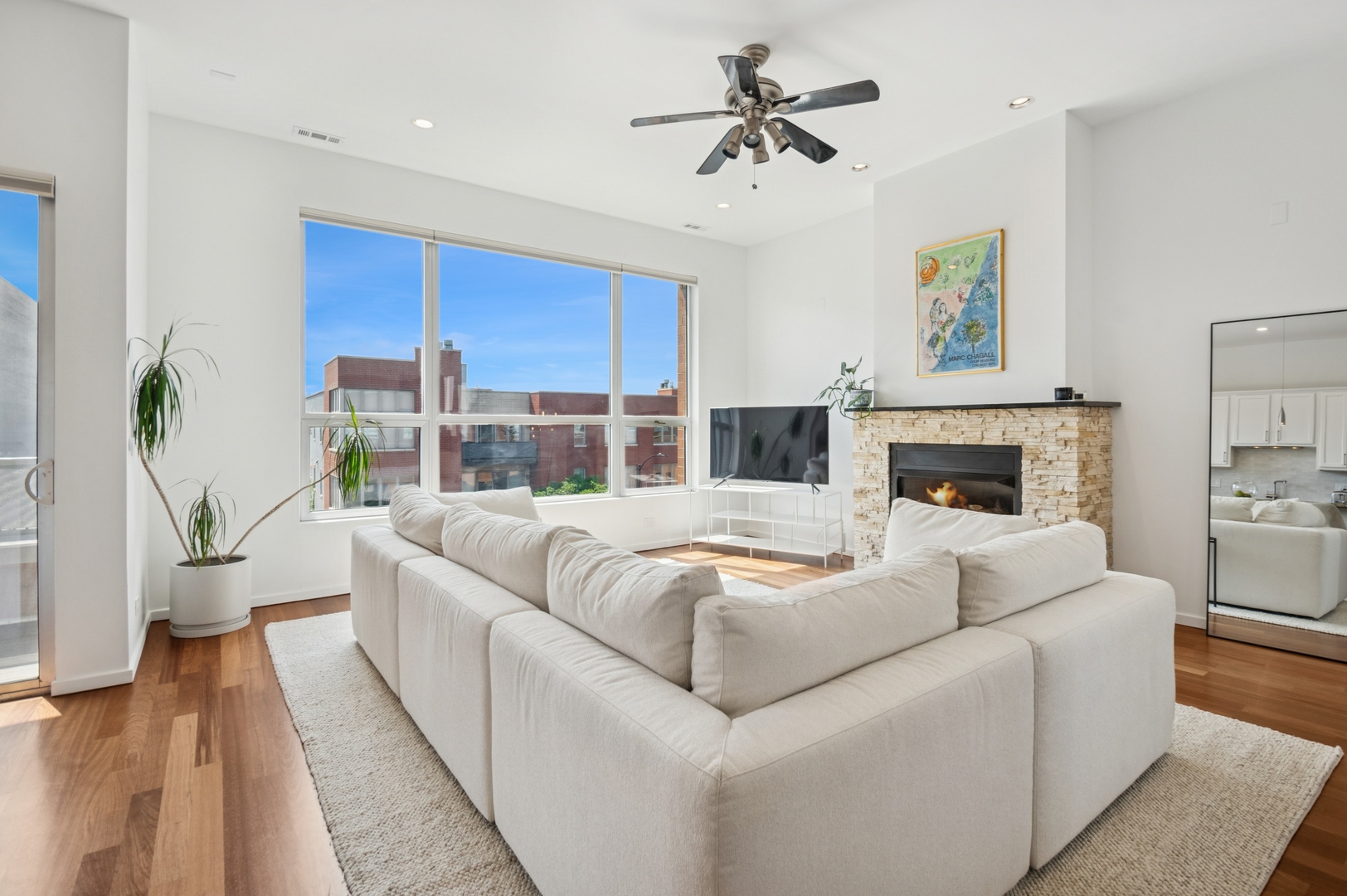 1719 North Western Avenue, Unit 4 Chicago, IL 60647 - Photo 3 of 16