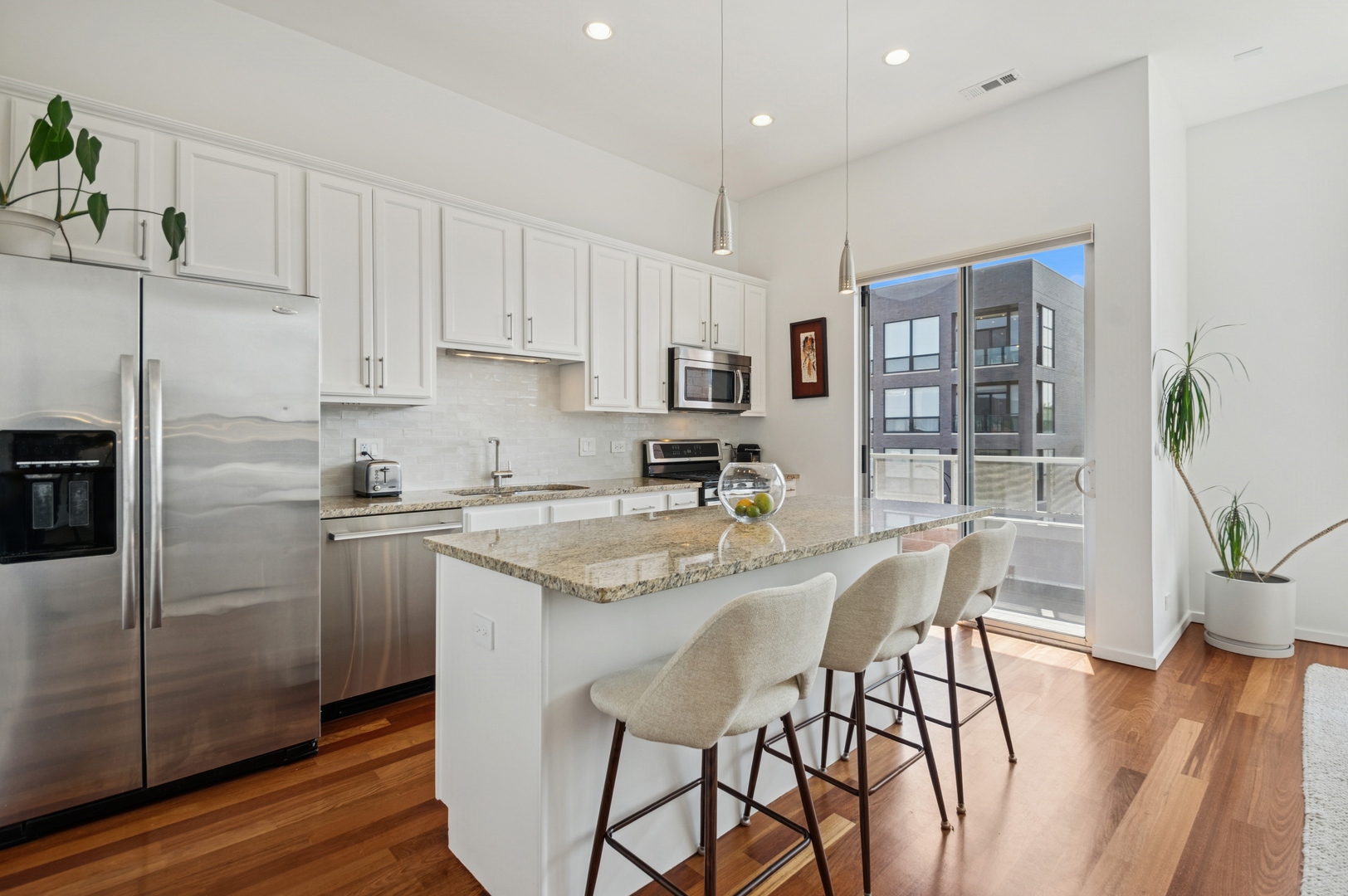 1719 North Western Avenue, Unit 4 Chicago, IL 60647 - Photo 5 of 16