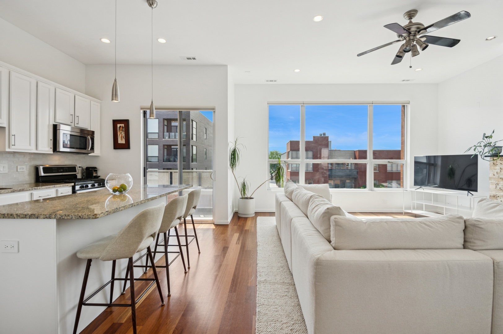 1719 North Western Avenue, Unit 4 Chicago, IL 60647 - Photo 7 of 16