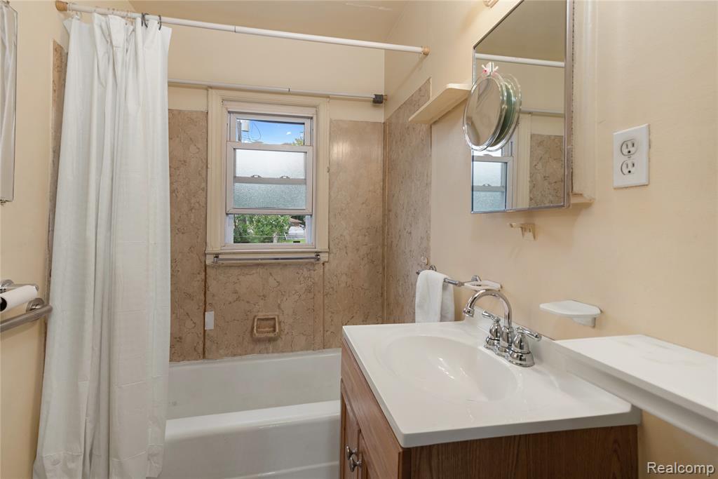 12249 Inkster Road Livonia, MI 48150 - Photo 11 of 16
