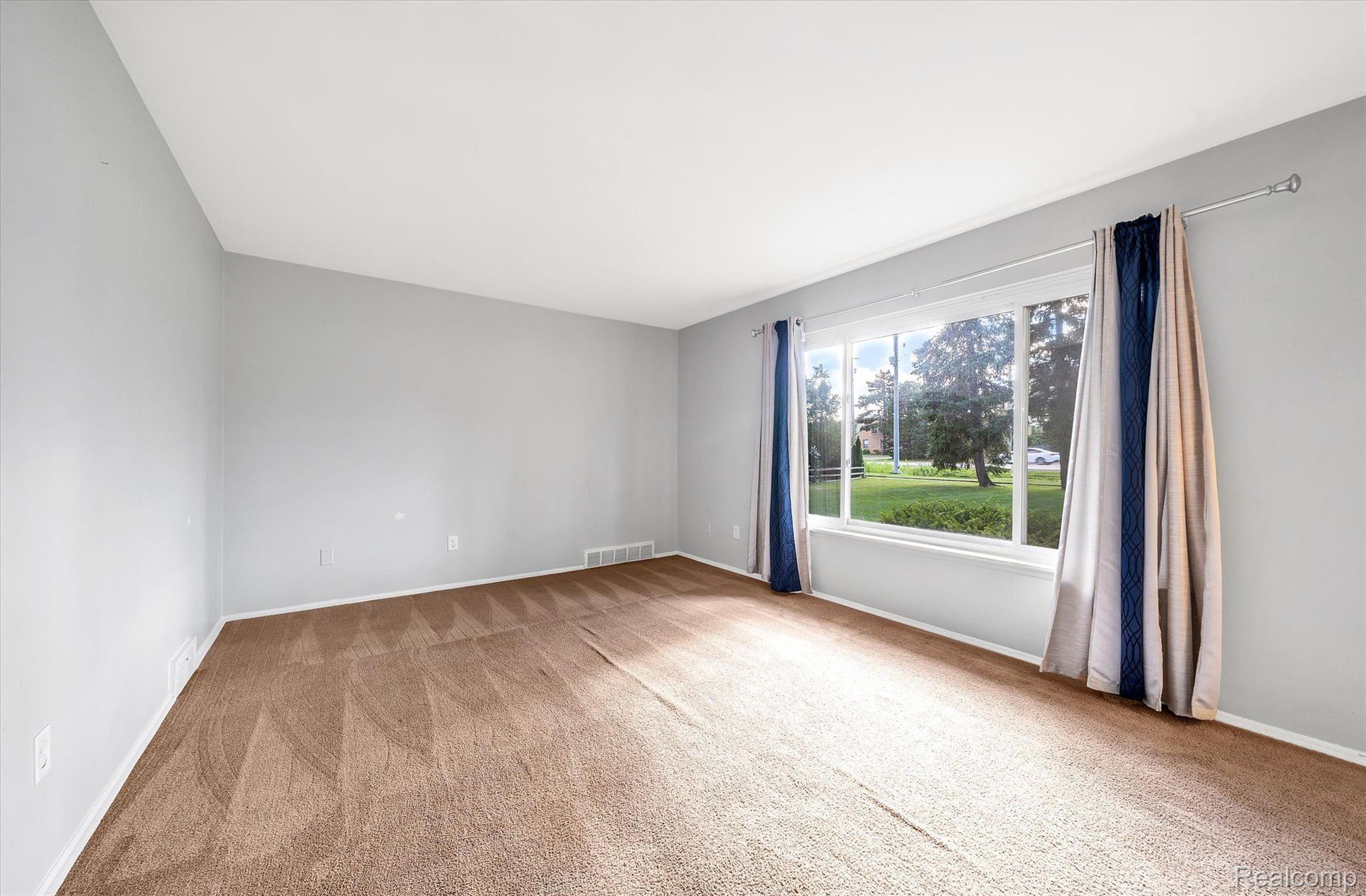 6440 Livernois Road Troy, MI 48085 - Photo 5 of 31 6440 Livernois Road