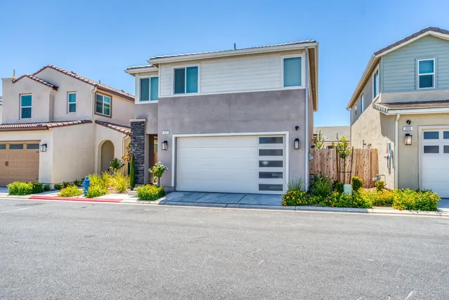 $415,000 | 212 Arbor Drive South, Madera, CA 93636