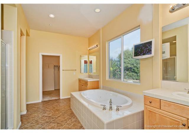 421 Hickoryhill Drive Encinitas, CA 92024 - Photo 13 of 23