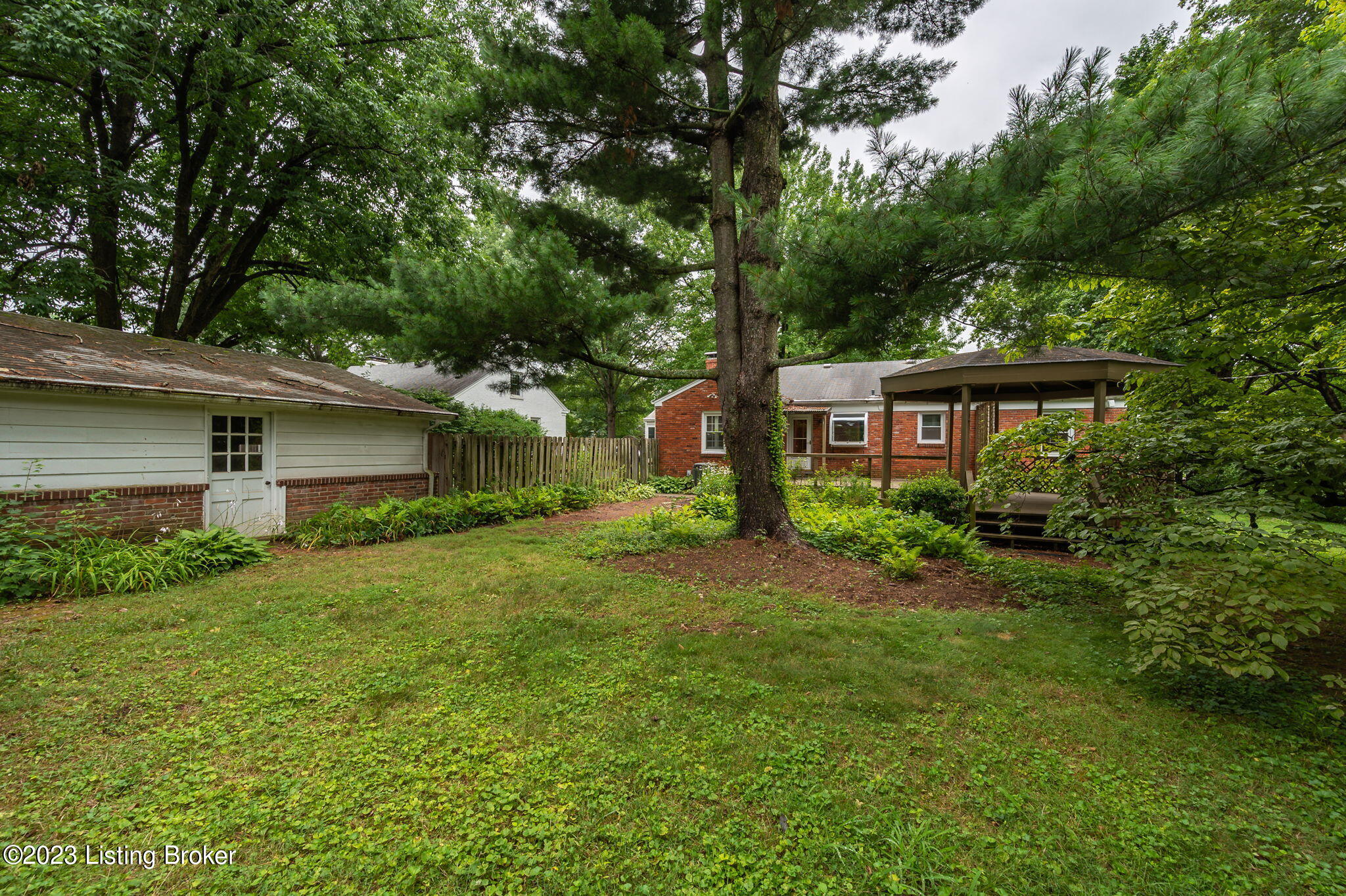 219 Woodcleft Road Louisville, KY 40222 - Photo 37 of 38 Woodcleft Rd 219_July 19, 2023_Seitz_FCP