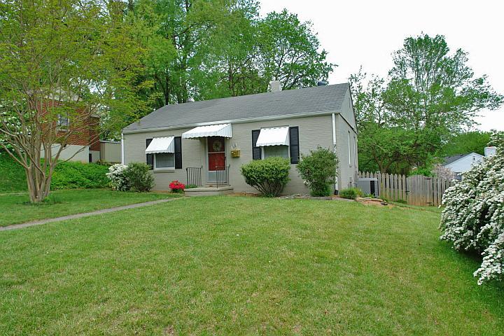 1828 Fareham Road Southwest Roanoke, VA 24015 - Photo 1 of 20 Front
