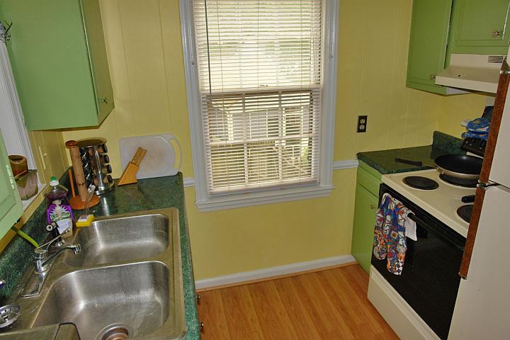 1828 Fareham Road Southwest Roanoke, VA 24015 - Photo 3 of 20 3