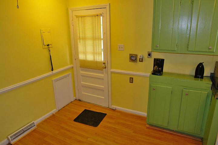 1828 Fareham Road Southwest Roanoke, VA 24015 - Photo 7 of 20 7