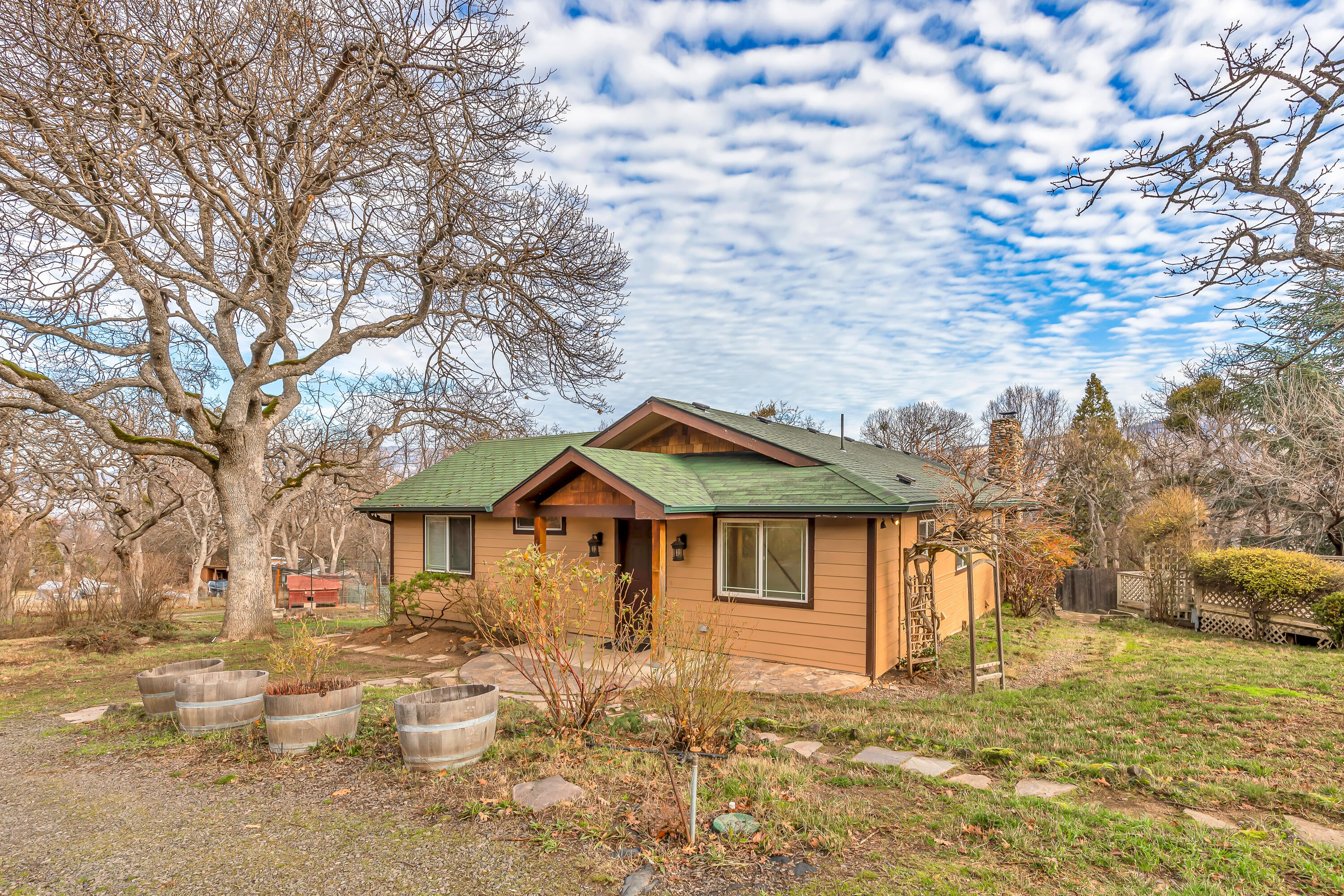 4260 Clayton Road Ashland, OR 97520 - Photo 2 of 41 Main Entrance