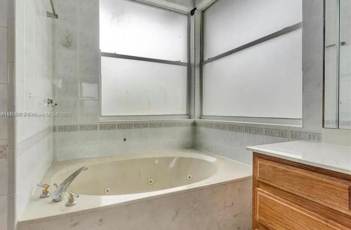 19905 Southwest 135th Avenue Miami, FL 33177 - Photo 17 of 34 a bath tub sitting next to a window